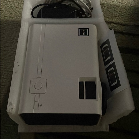White Projector - Picture 1 of 3